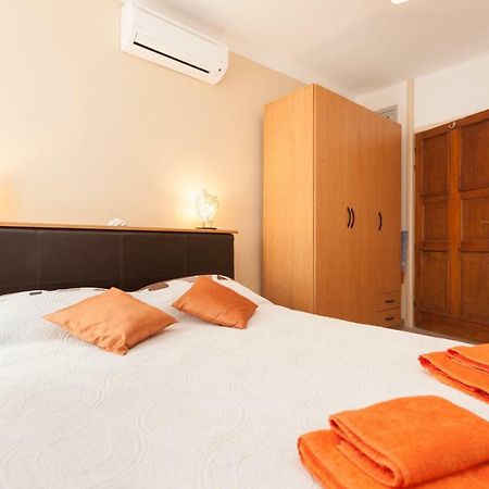 Nice Apartment In The City Center Ровинь Экстерьер фото