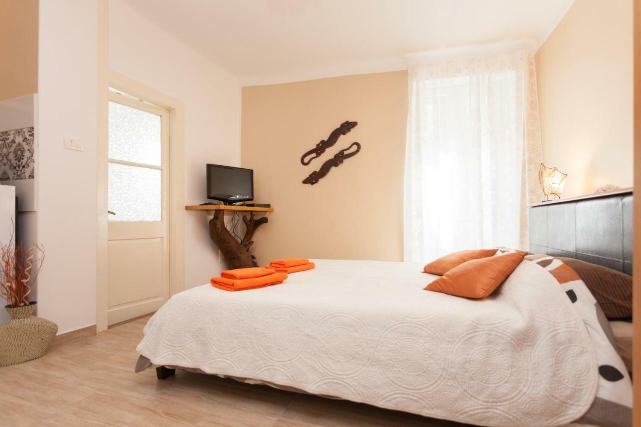 Nice Apartment In The City Center Ровинь Экстерьер фото