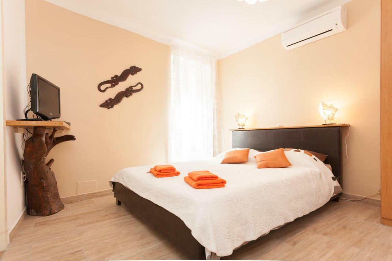 Nice Apartment In The City Center Ровинь Экстерьер фото