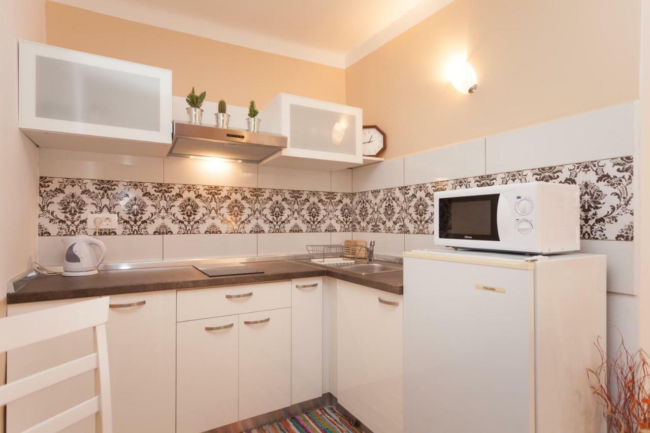 Nice Apartment In The City Center Ровинь Экстерьер фото